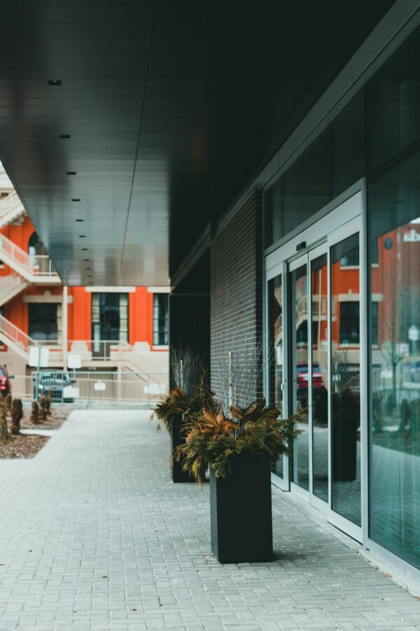 jonathan-cooper-hxpi4tnkcfo-unsplash